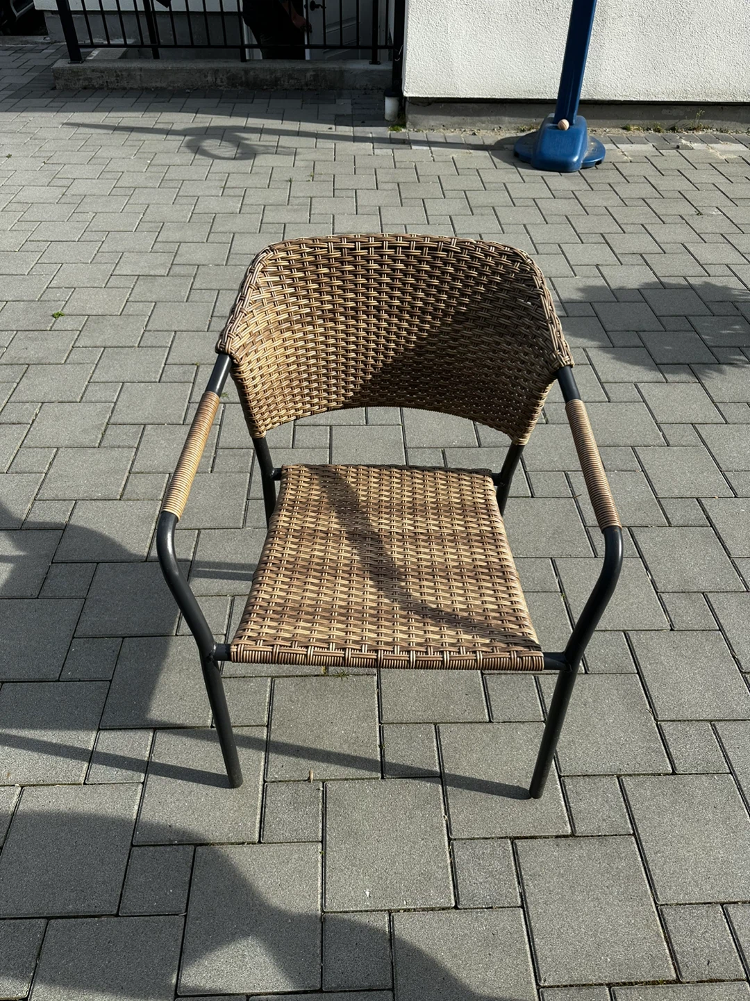 Wicker Patio Chair and Little Outdoor Table - photo 2