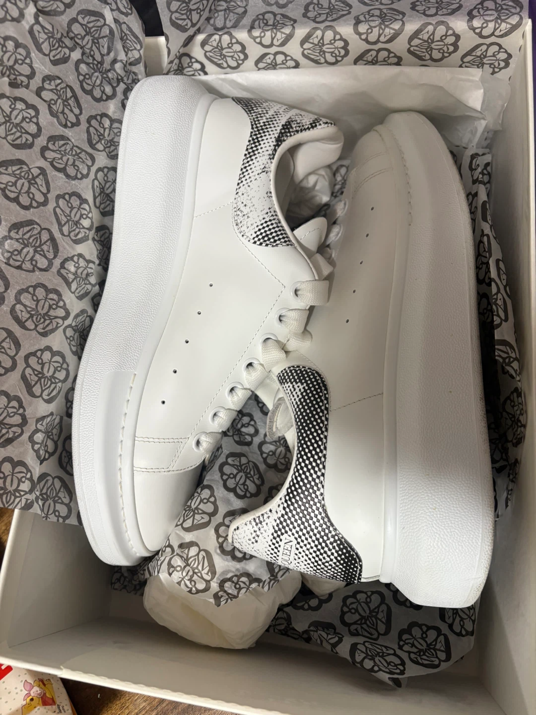 Men sneakers