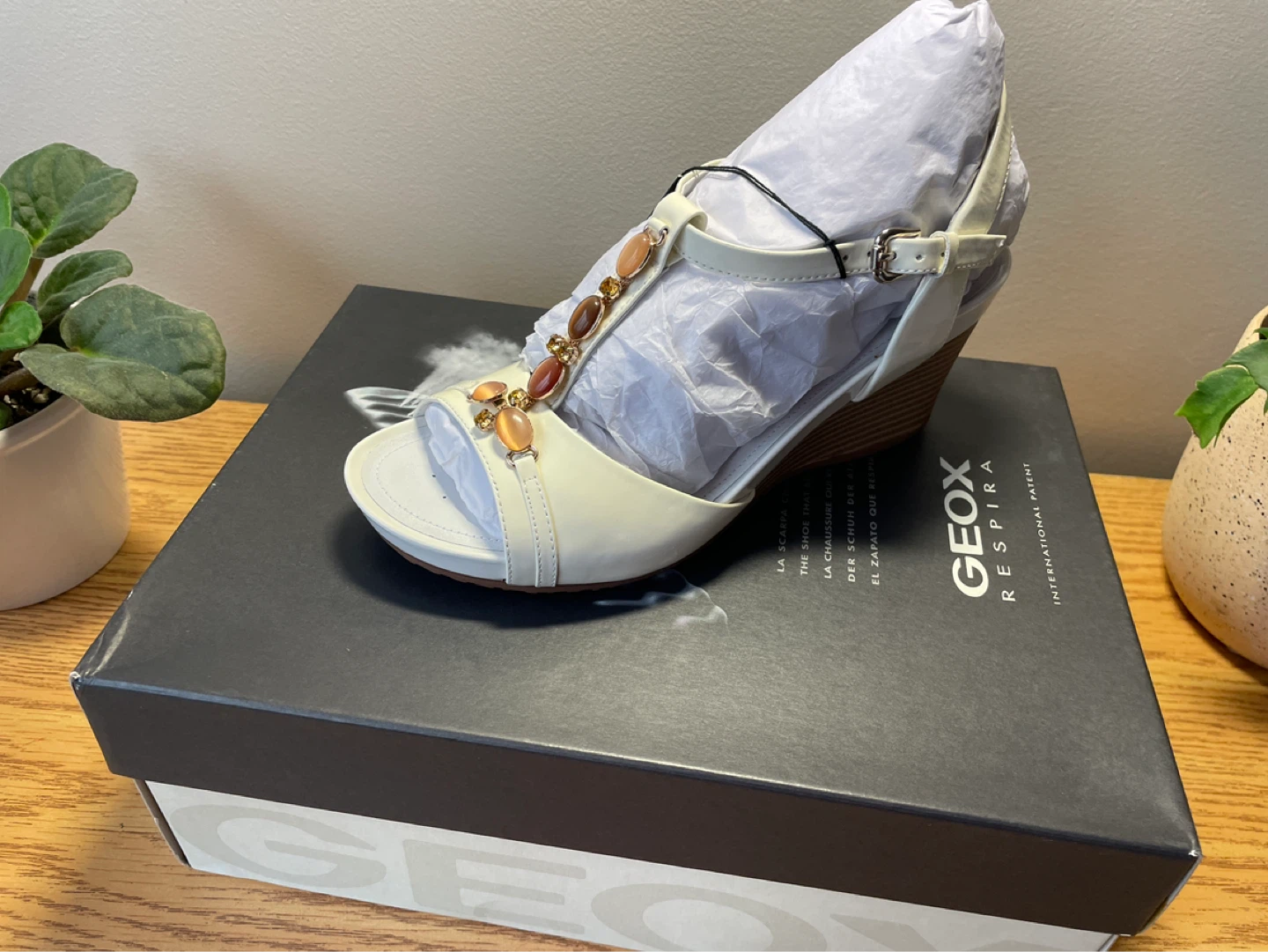 NEW Geox Respira Naplack Leather Wedge Sandals, size 8 (38) - photo 2