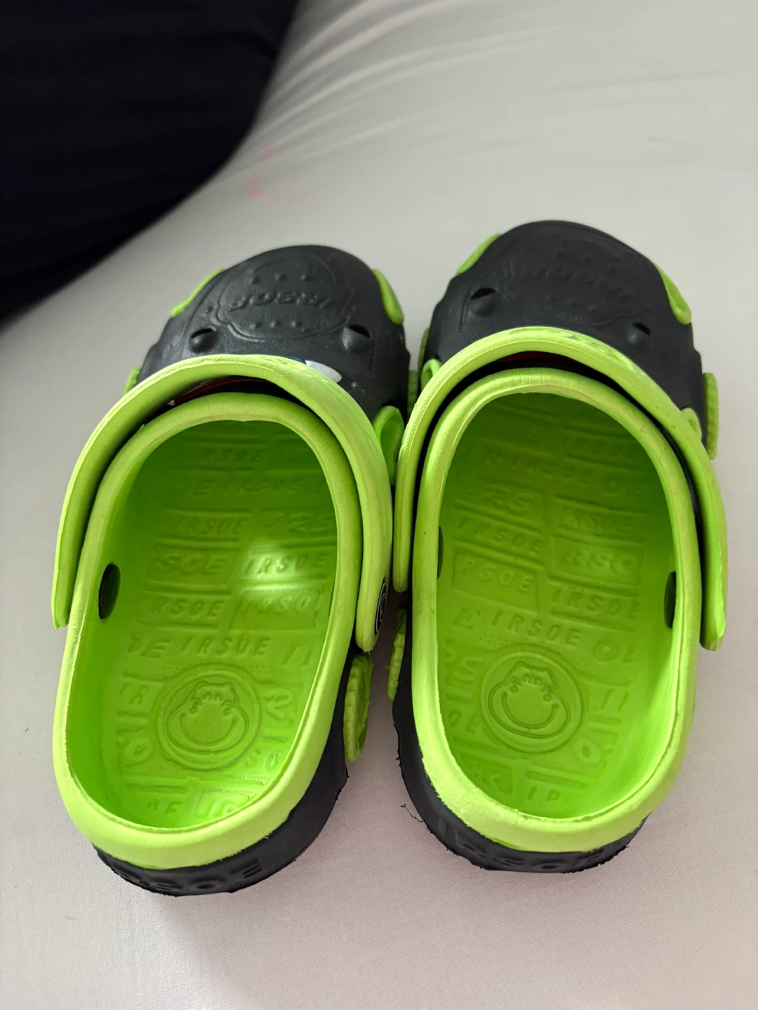 Kids Black & Neon Green Shoes Size 10 USA - photo 2