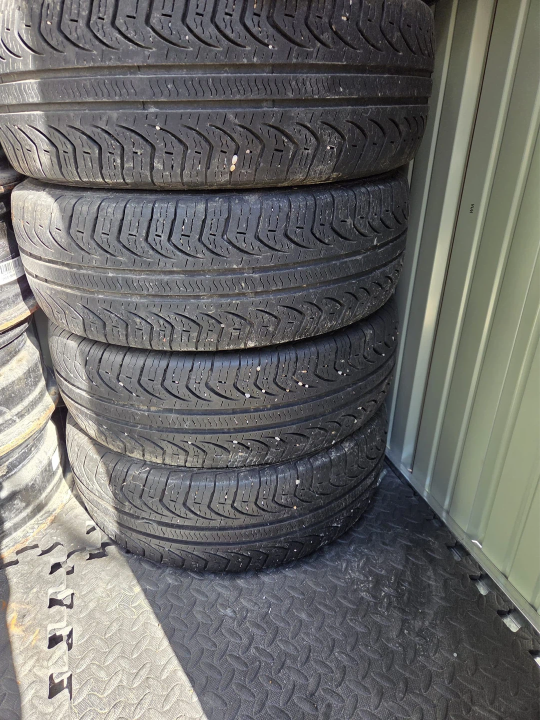 Set of 4 Used summer tires