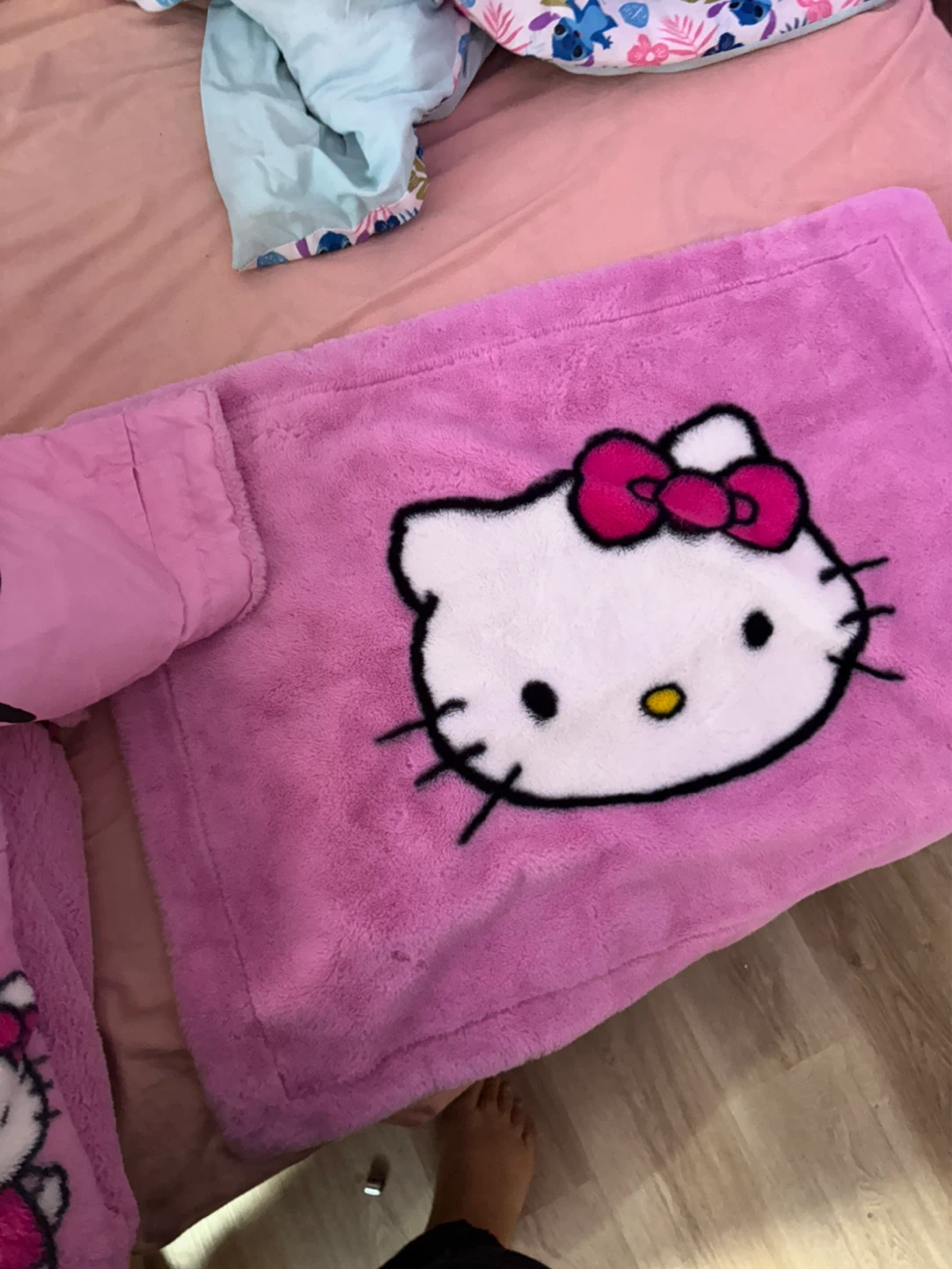 Hello Kitty Plush Blanket Set - photo 2