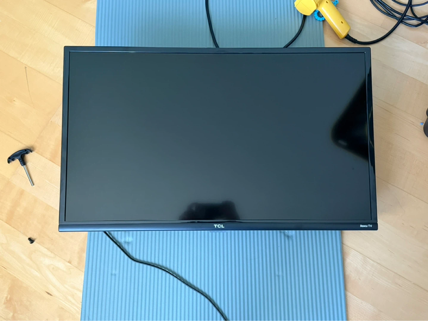 TCL Roku TV 32inch with Remote