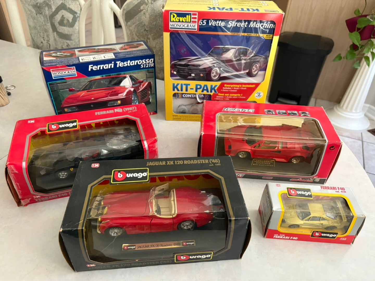 Burago Diecast Model Cars (Ferrari F40, Jaguar XK120, Corvette)