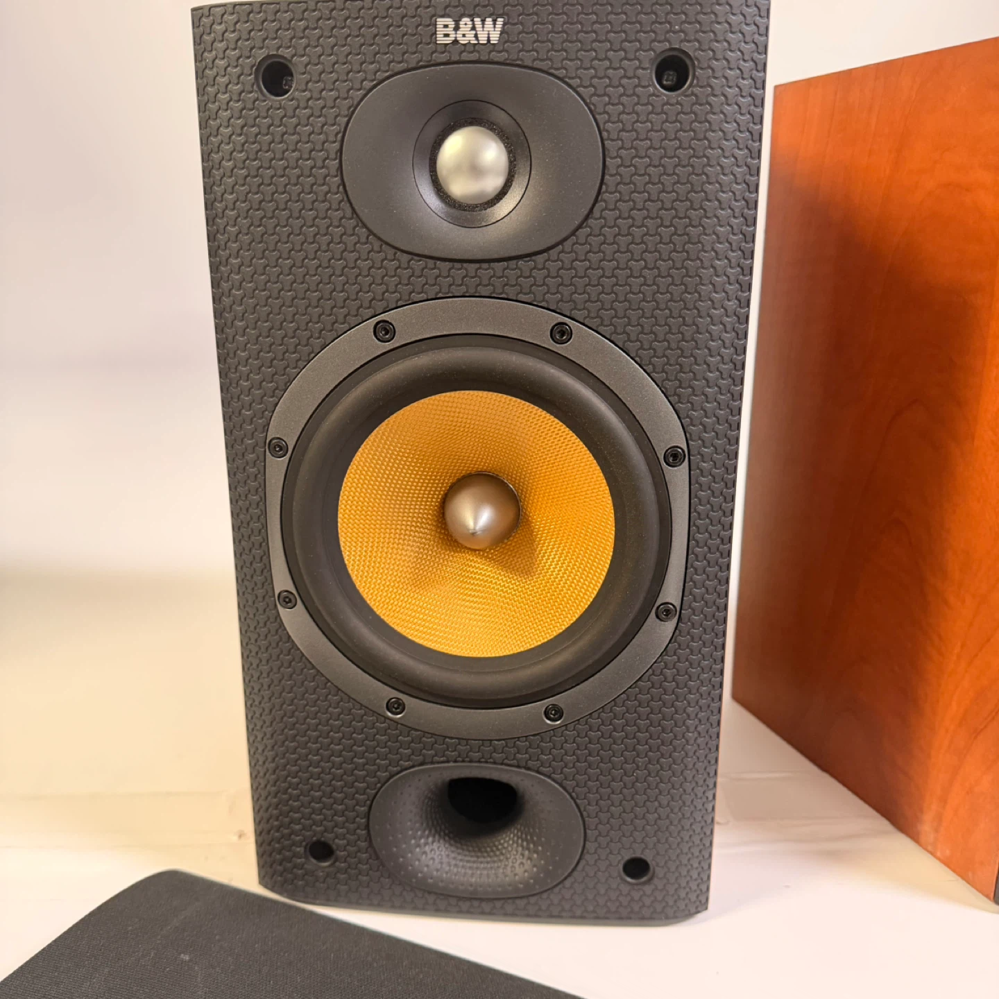 B&W DM601 S3 Bookshelf Speakers Oak Pair Made in England - photo 2