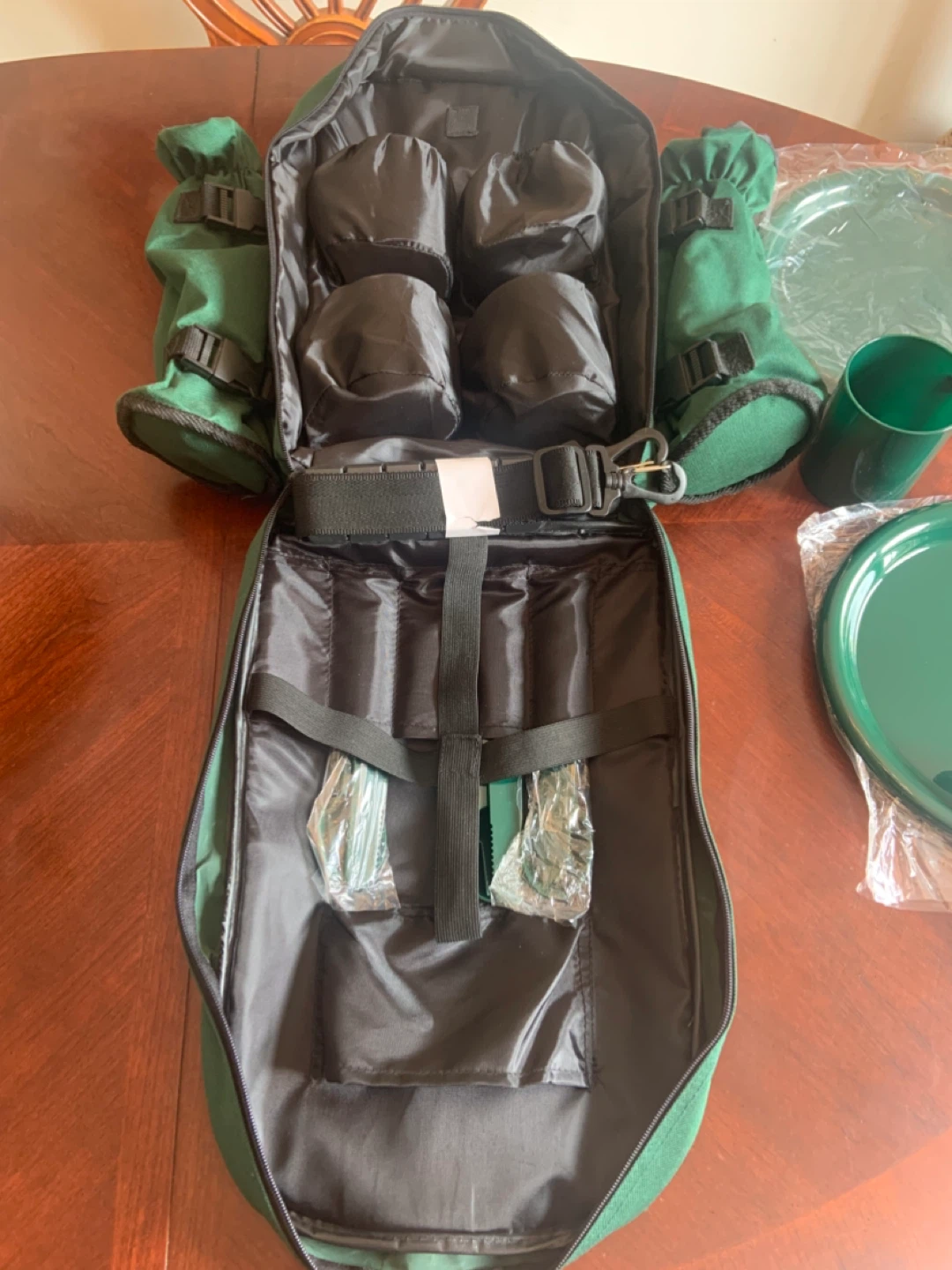 Green Picnic Backpack with Utensils and Plates - photo 5