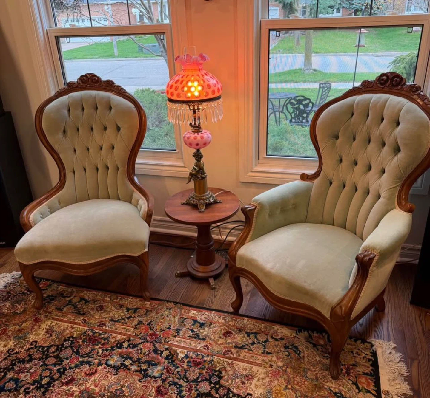 Antique Tufted Loveseat and Accent Chairs Set - photo 2