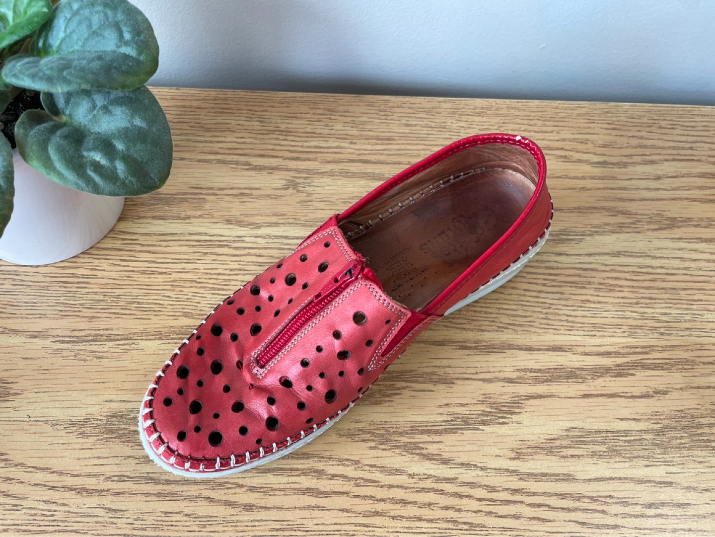Pikolinos Perforated Leather Slip-On Flats – Boho Style, size 8