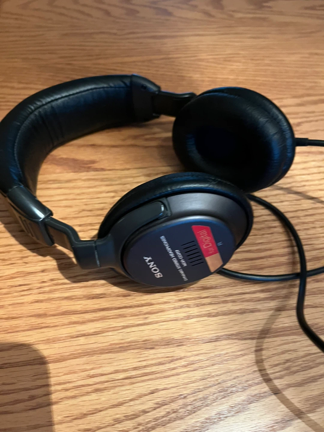 Sony MDR-CD777 Dynamic Stereo Headphones - photo 2