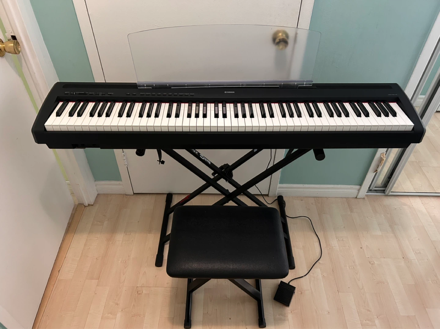 Yamaha P-85 88 weighted Keys Piano & stand & pedal & bench