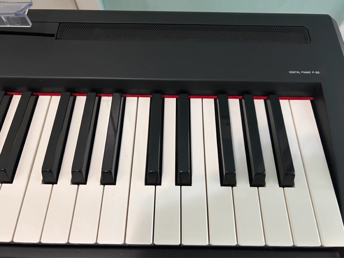 Yamaha P-85 88 weighted Keys Piano & stand & pedal & bench - photo 3