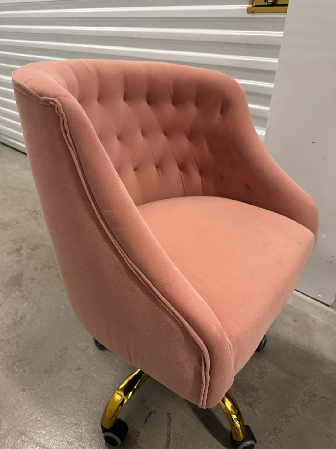 Pink Velvet Tufted Office Chair with Gold Base - photo 2