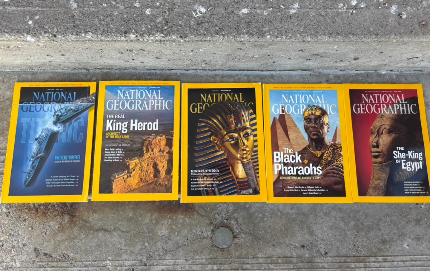 Set of 5 National Geographic Magazines
