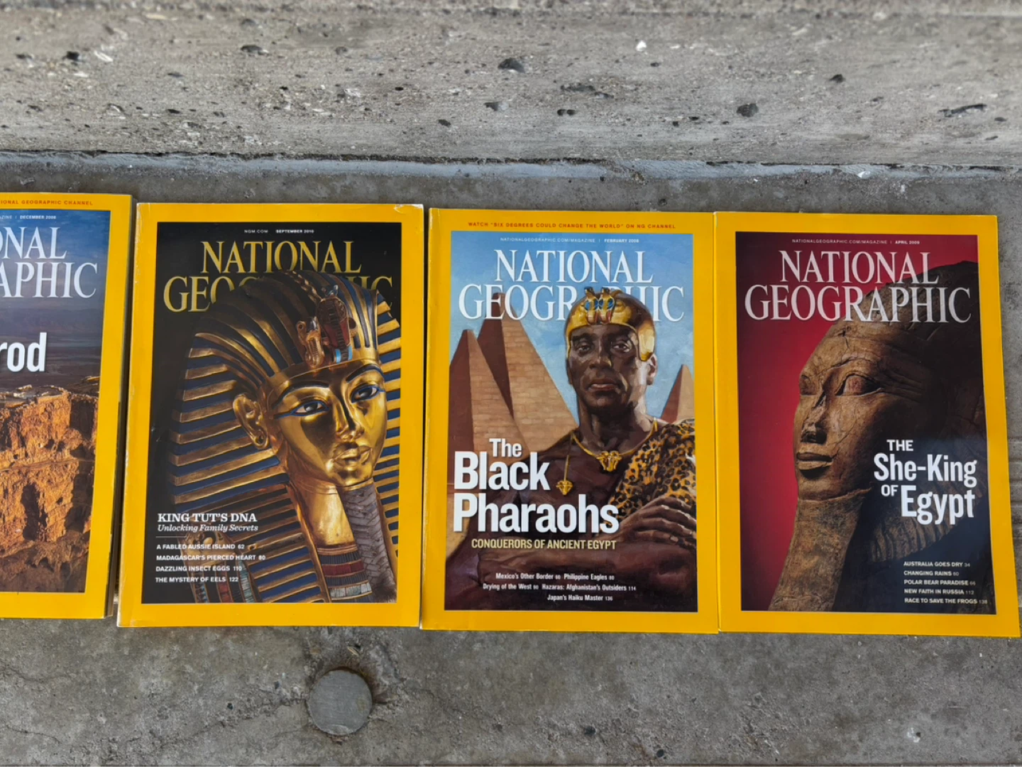 Set of 5 National Geographic Magazines - photo 3