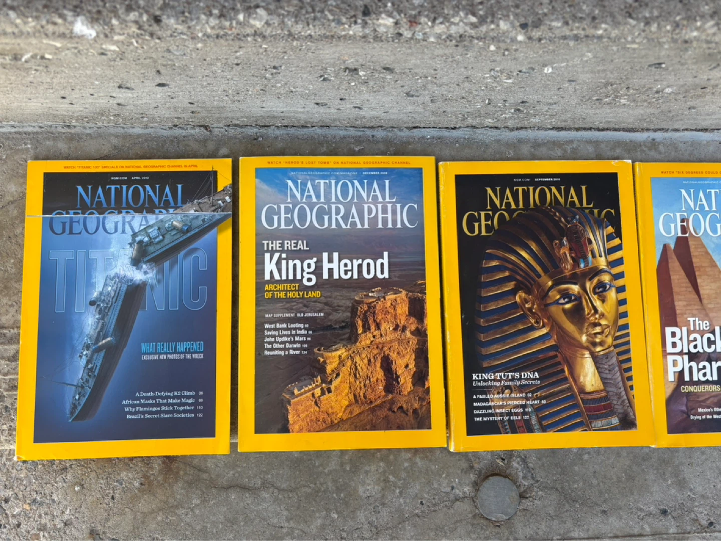 Set of 5 National Geographic Magazines - photo 2