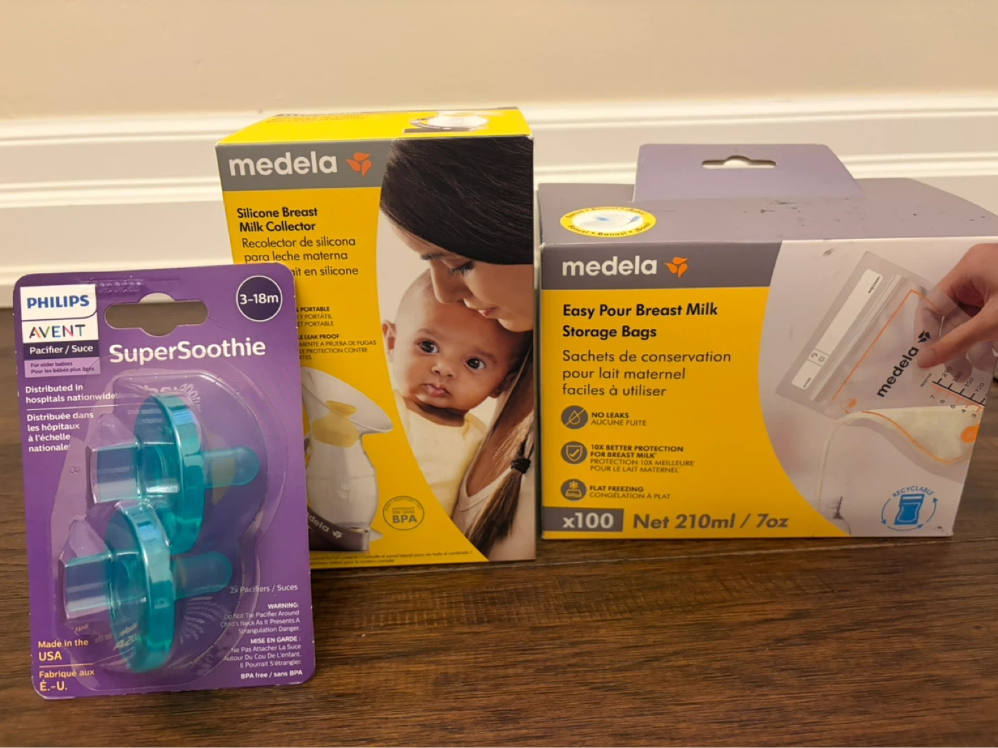 Medela storage bag and milk collector with pacifier