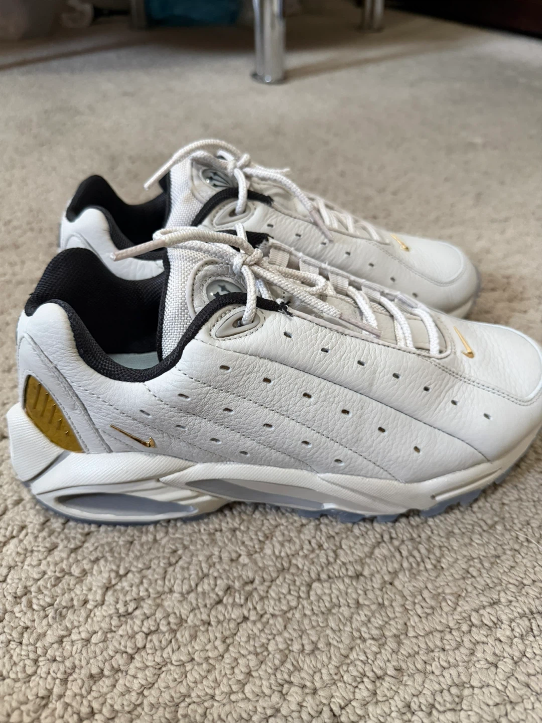 Nike Men's White Leather Athletic Shoes