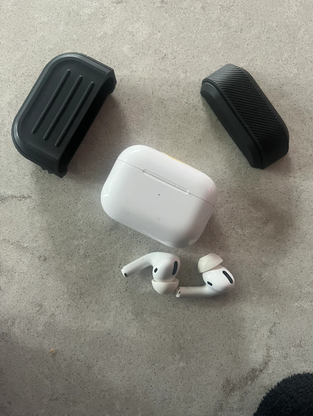 AirPods Pro (slight issue) - photo 2