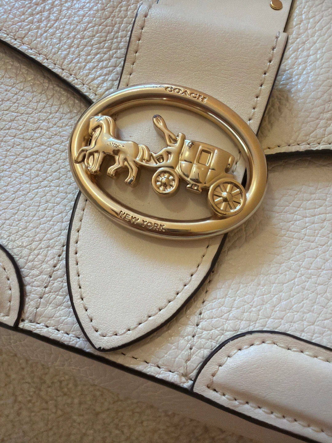 Coach White Leather Shoulder Bag with Gold Hardware - photo 2