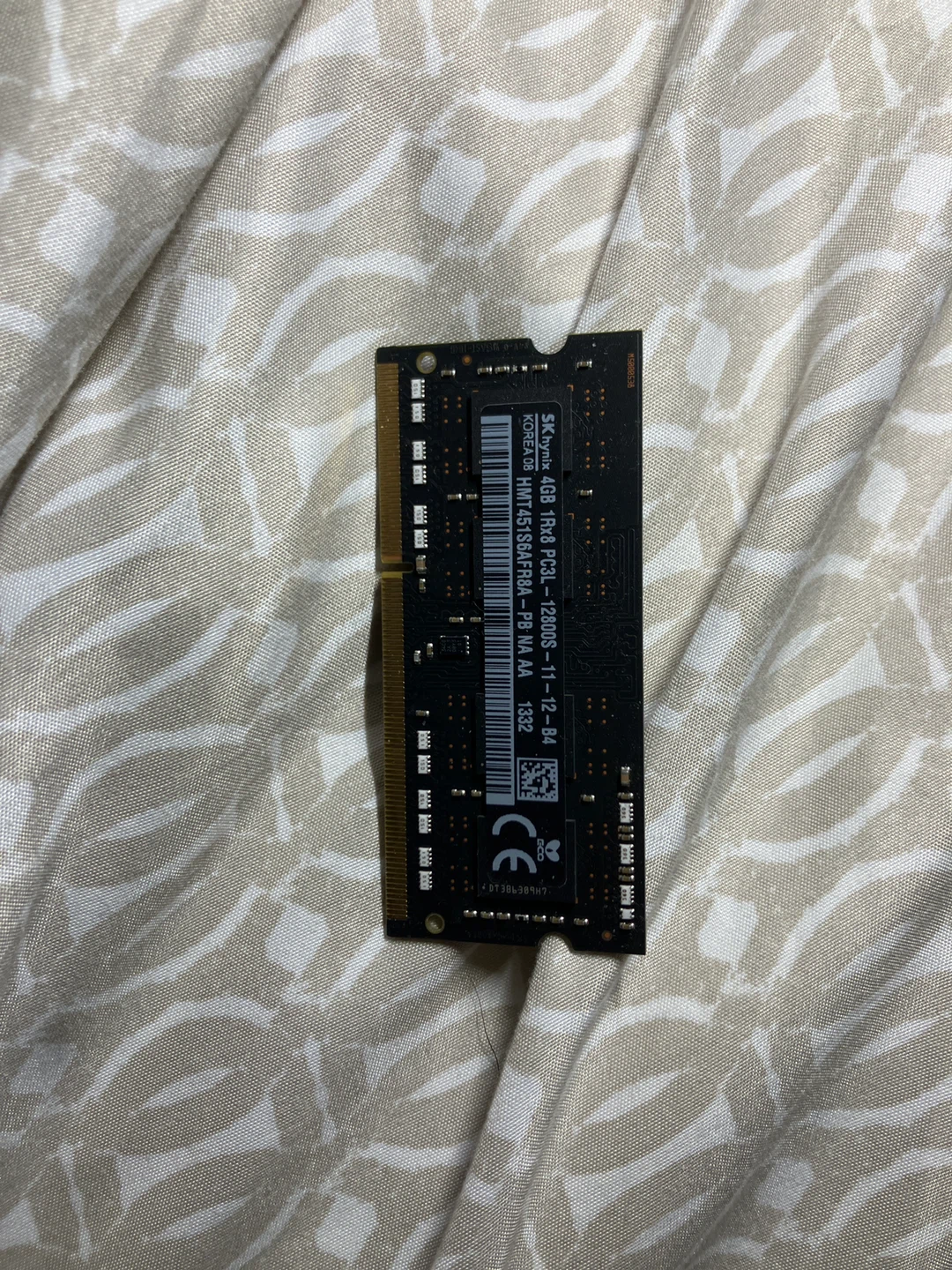 SK Hynix 4GB DDR3 Laptop RAM PC3L-12800S