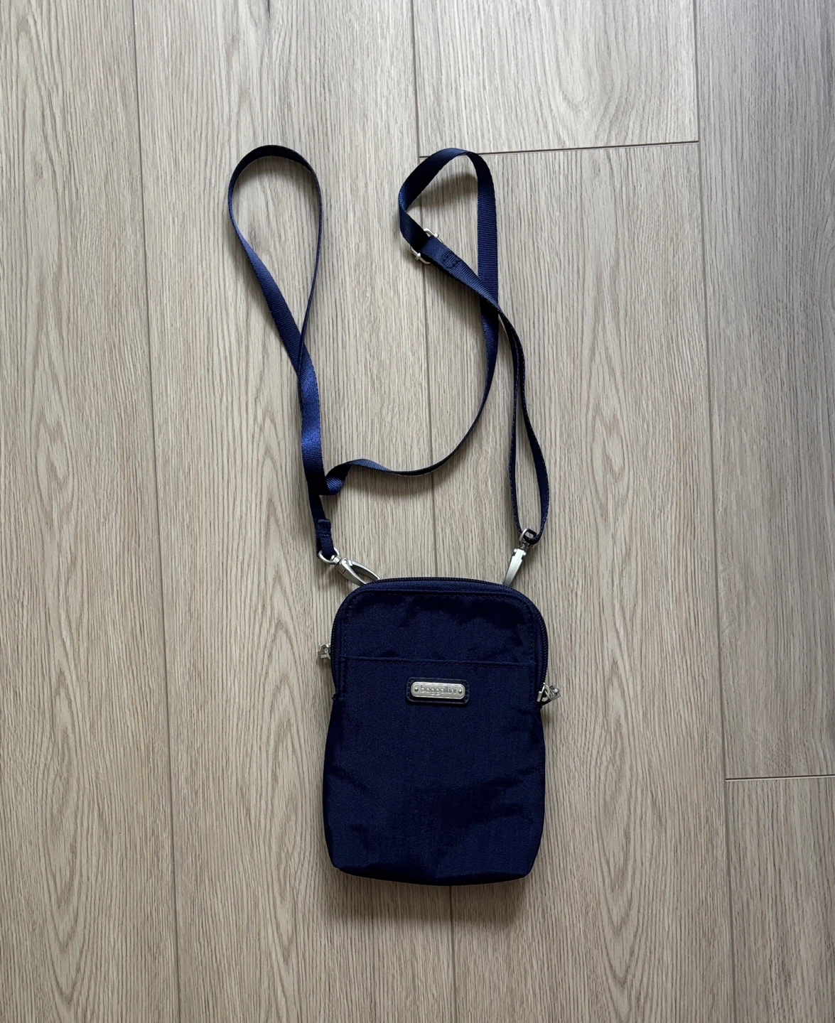 New Baggallini Women's Essential Mini Crossbody Bag