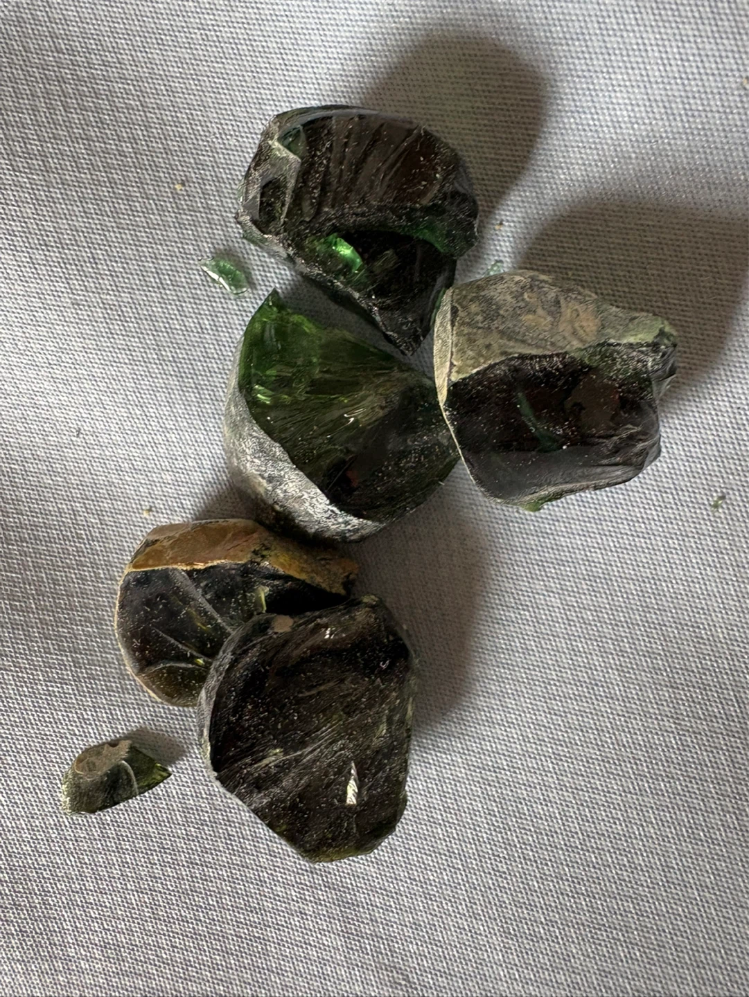Green raw precious stone - photo 3