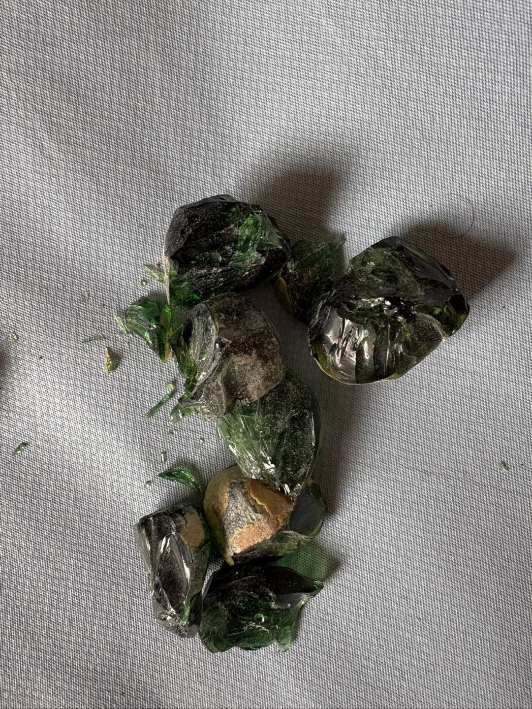 Green raw precious stone - photo 2