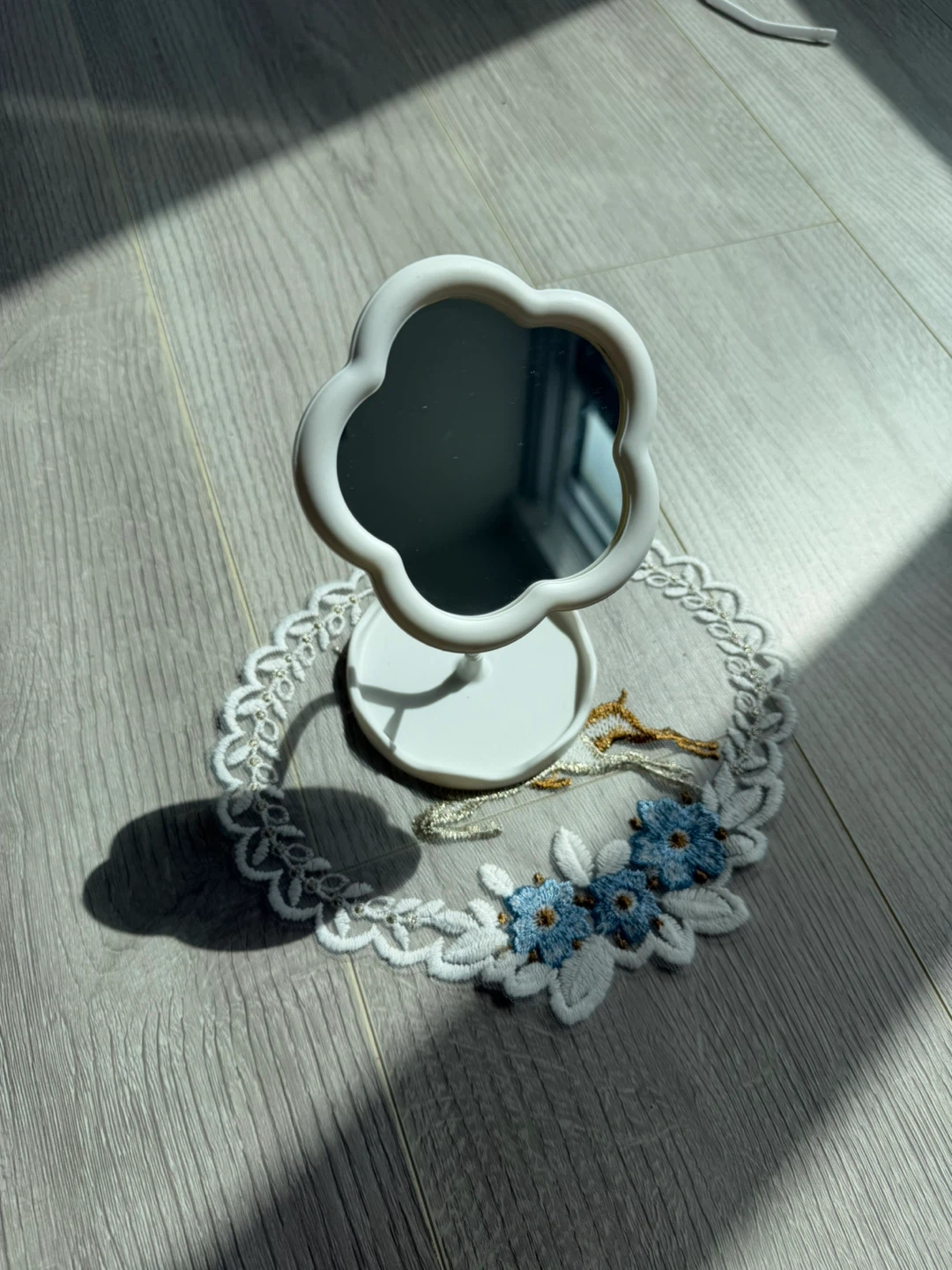 White Cloud Shaped Vanity Mirror - photo 3