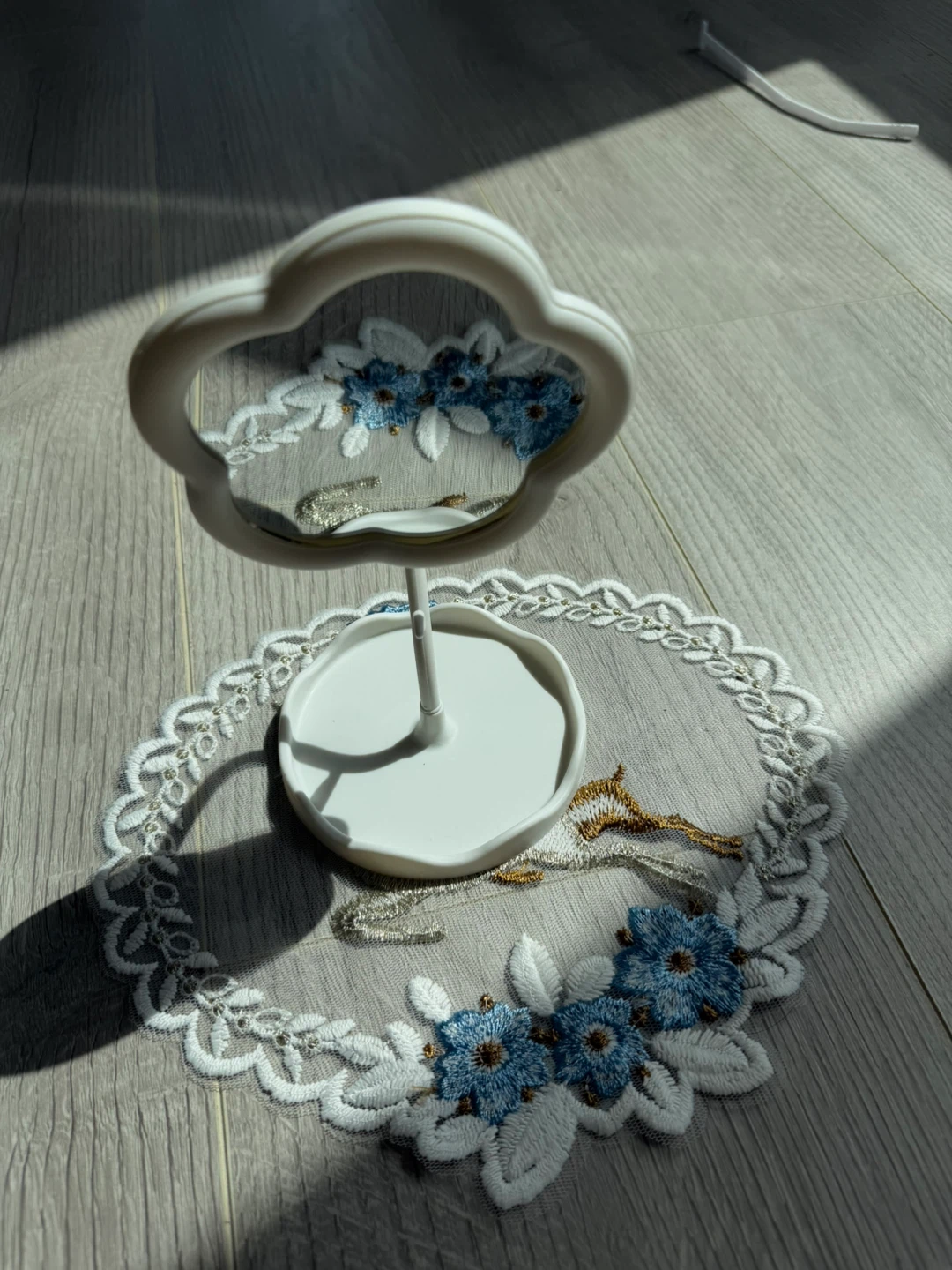 White Cloud Shaped Vanity Mirror - photo 2