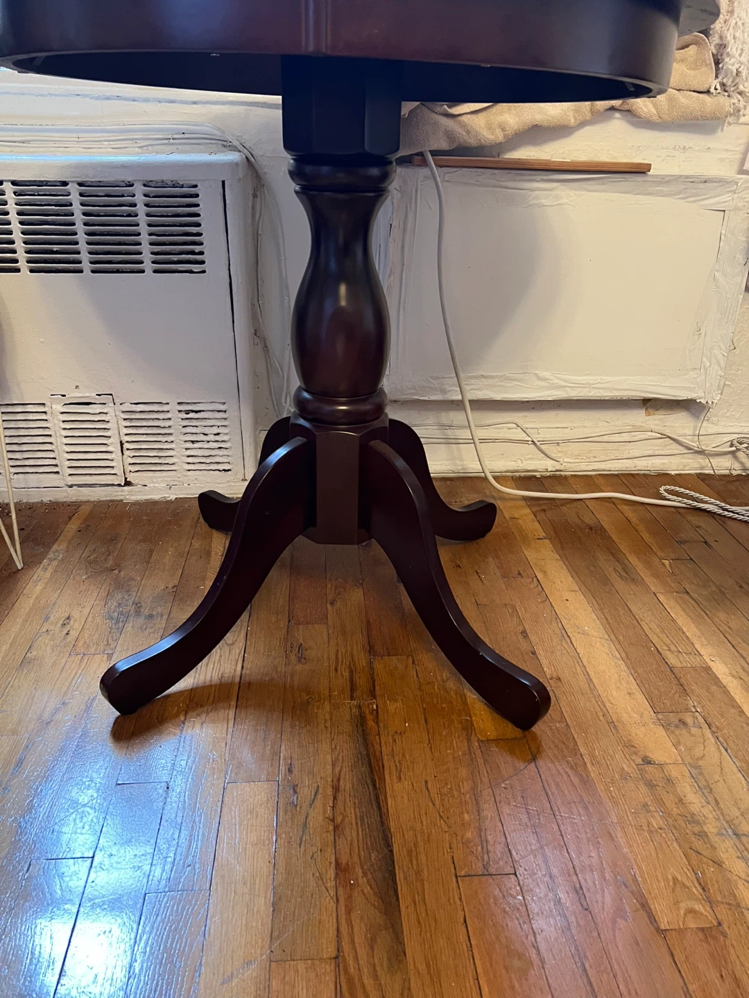 Round Pedestal Accent Table 30x30 - photo 3