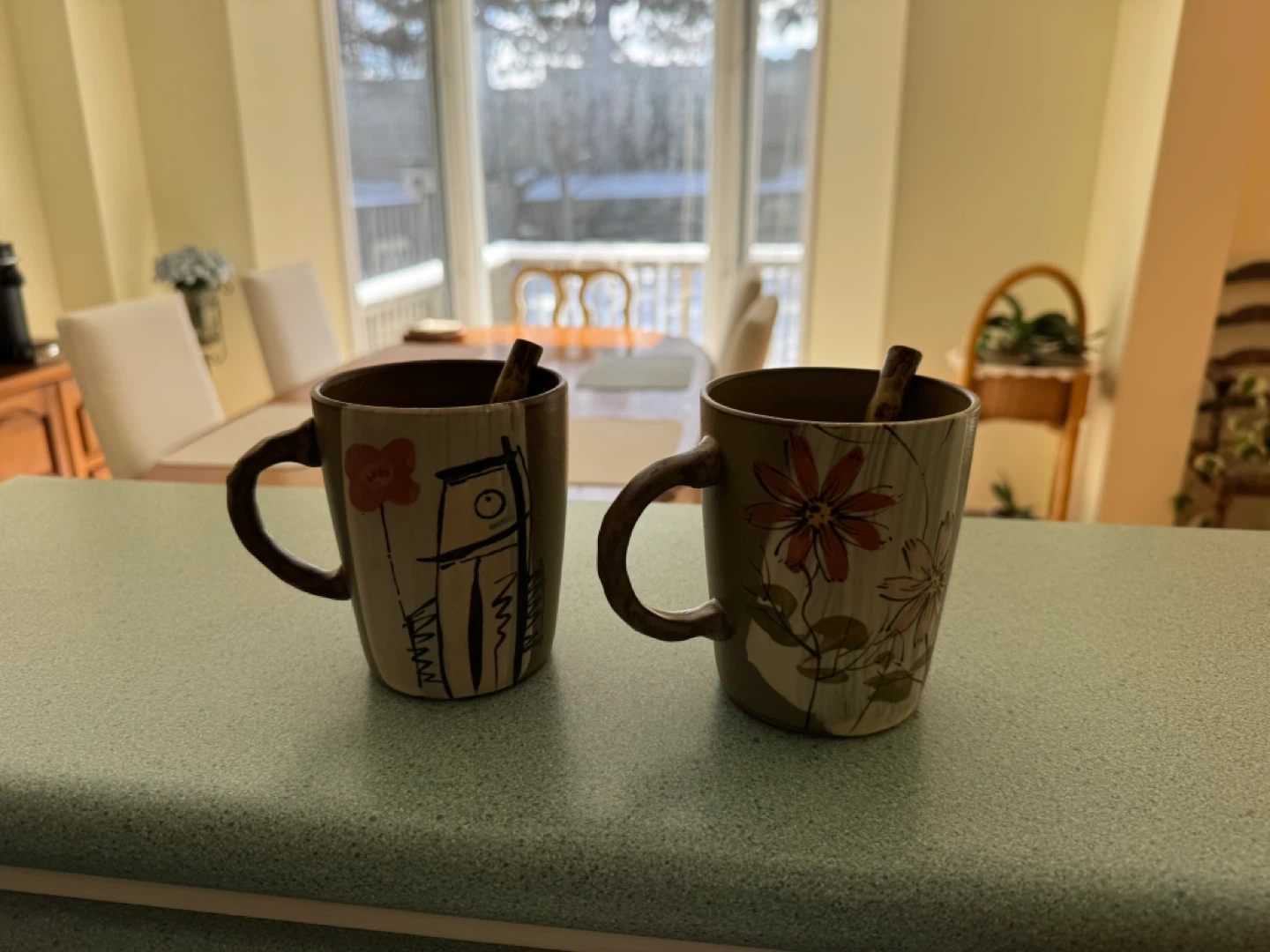 Set of 2 Decorative Mugs