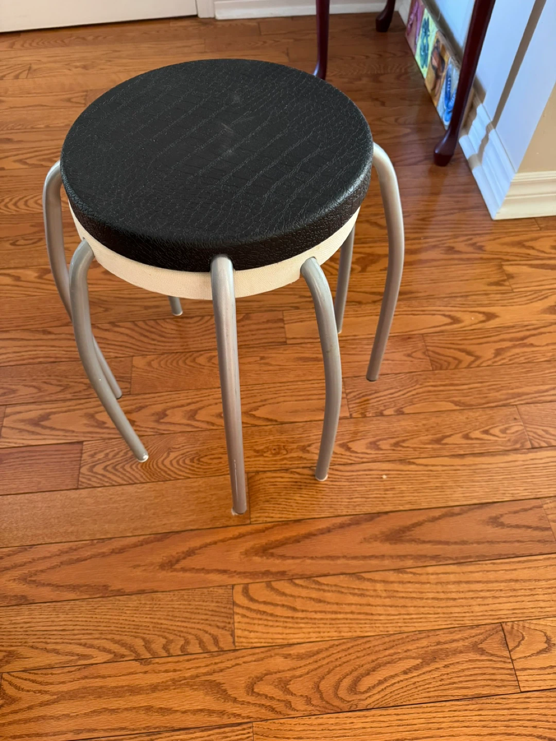 Round Top Stool with Metal Legs
