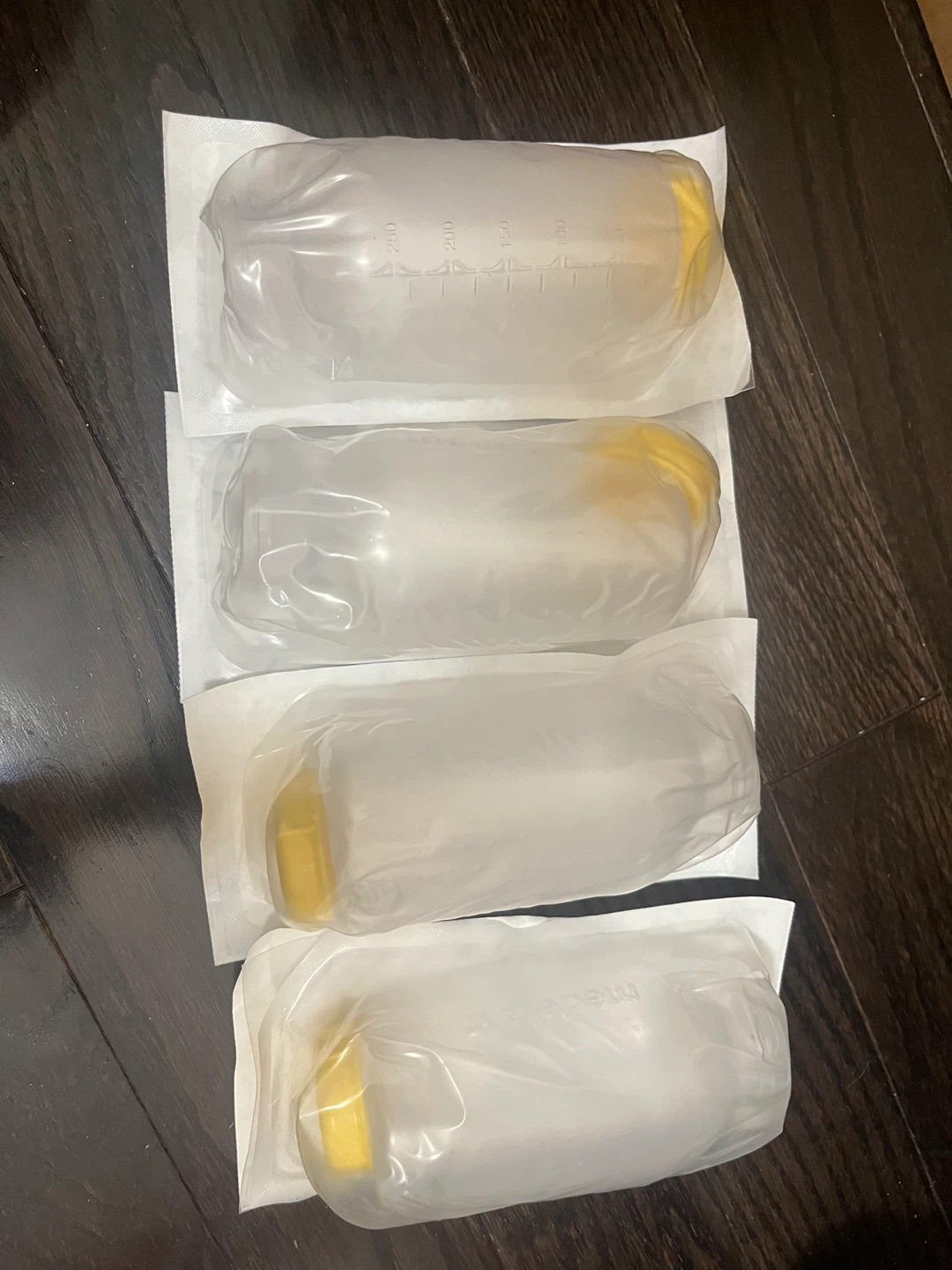 2 Medela storage containers 250ml