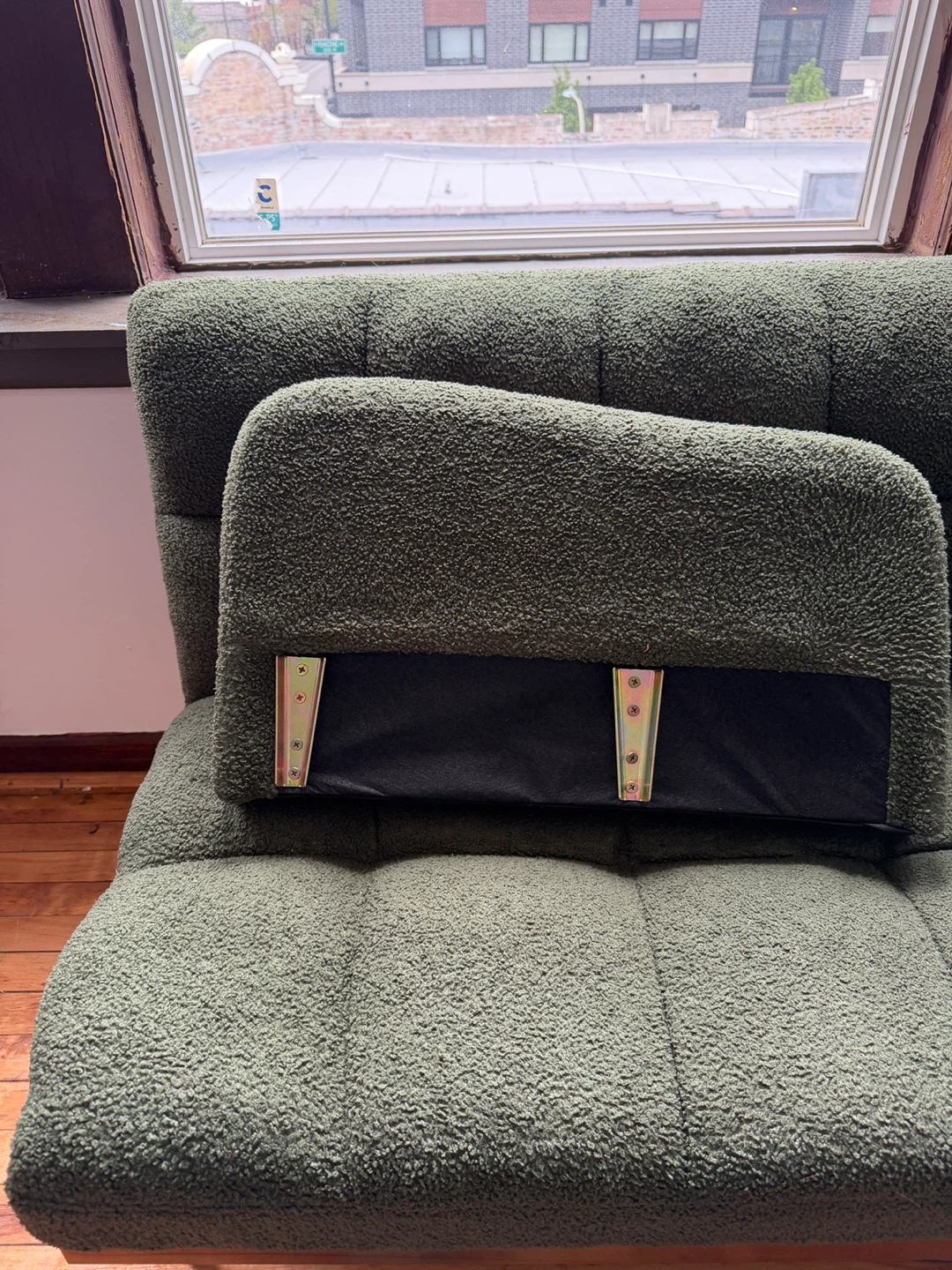 Dark Green Tufted Sleeper Couch (Great Condition!) - photo 4