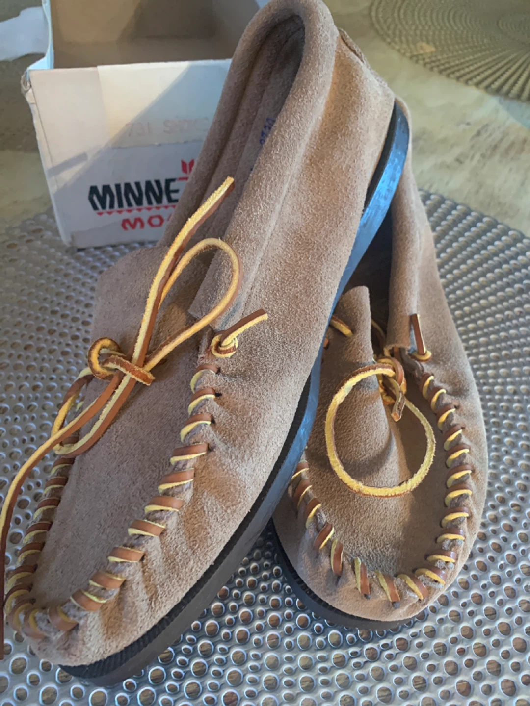 Minnetonka Moccasins Size 8 - photo 4