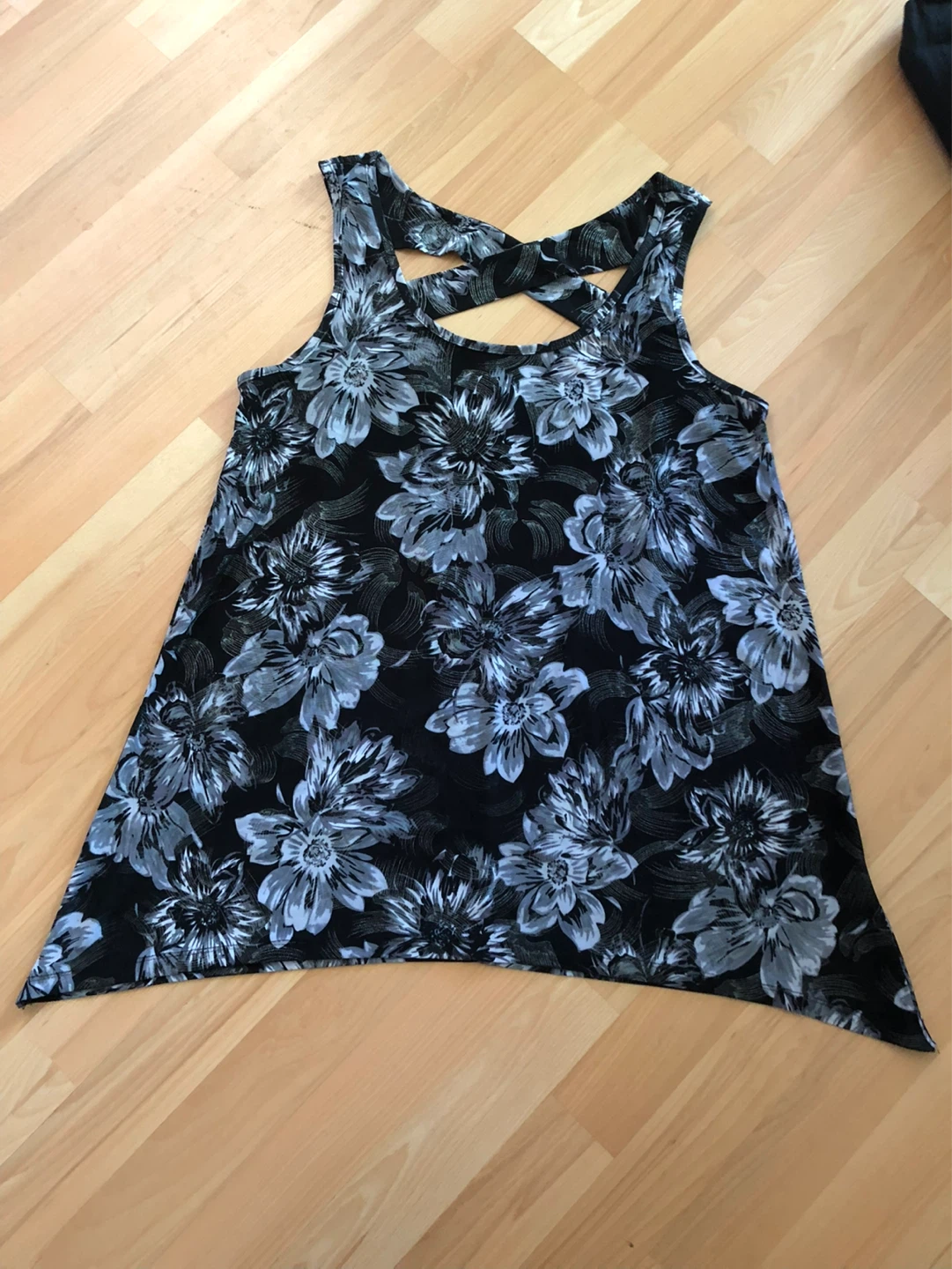 Women’s Shirt Size Medium $3 firm