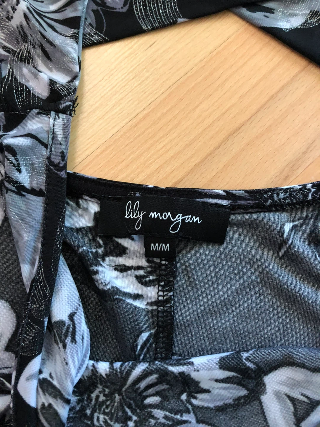 Women’s Shirt Size Medium $3 firm - photo 2