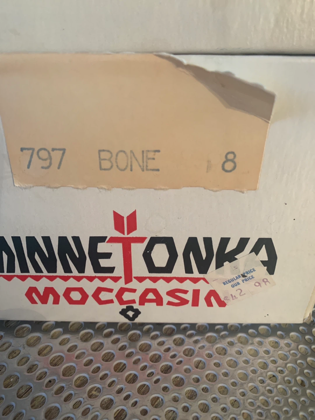 Minnetonka Moccasins Size 8 Bone - photo 3