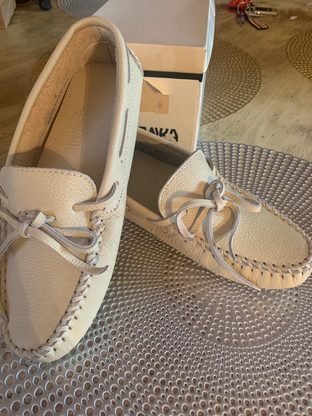 Minnetonka Moccasins Size 8 Bone - photo 4
