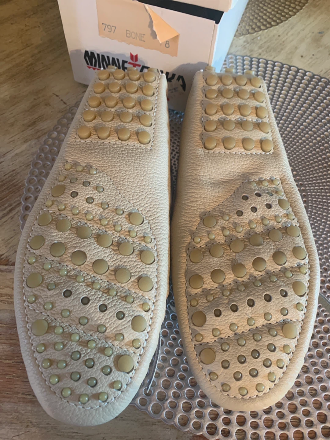Minnetonka Moccasins Size 8 Bone - photo 2