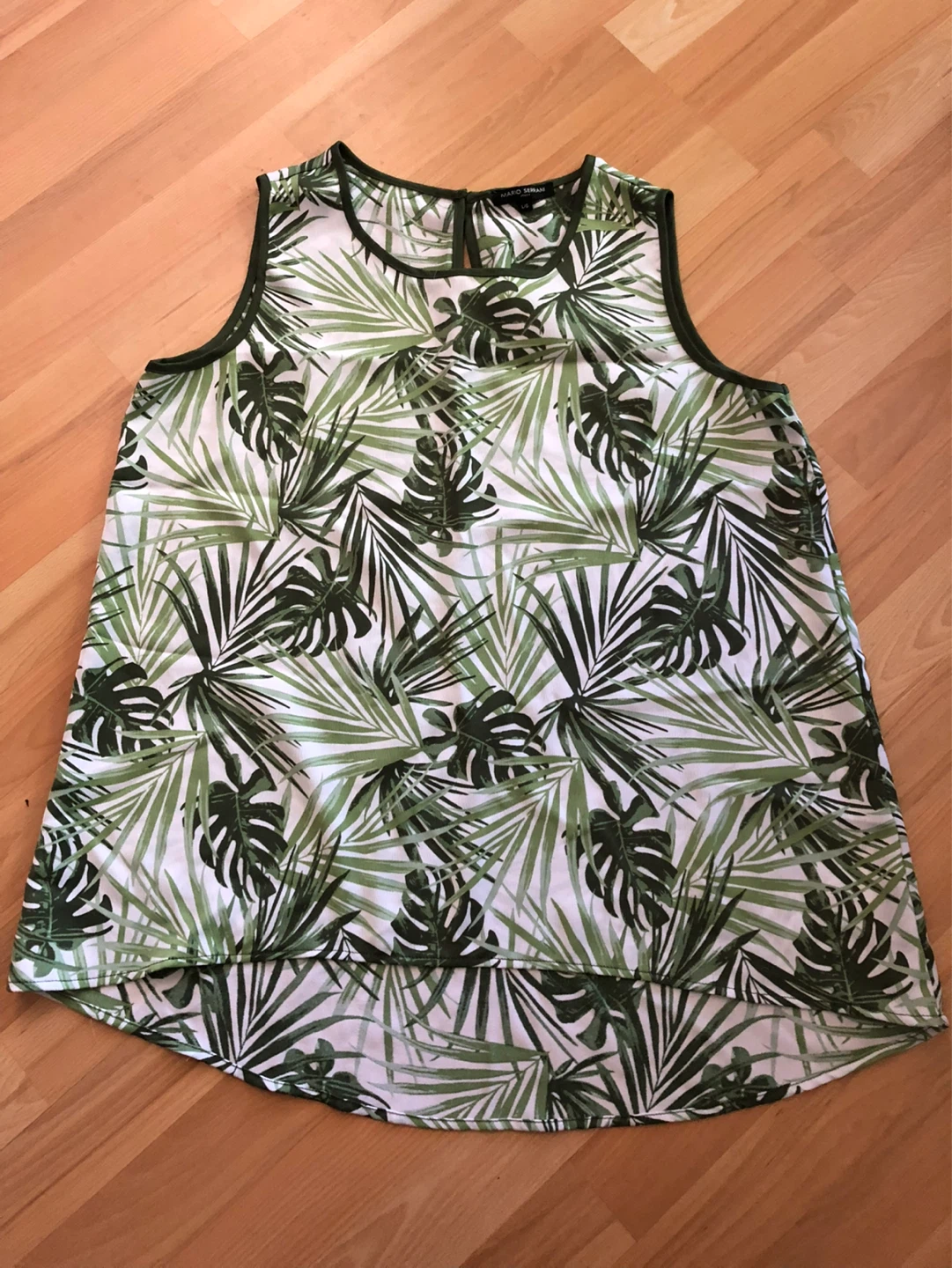 Women’s Shirt Size Large $3 firm