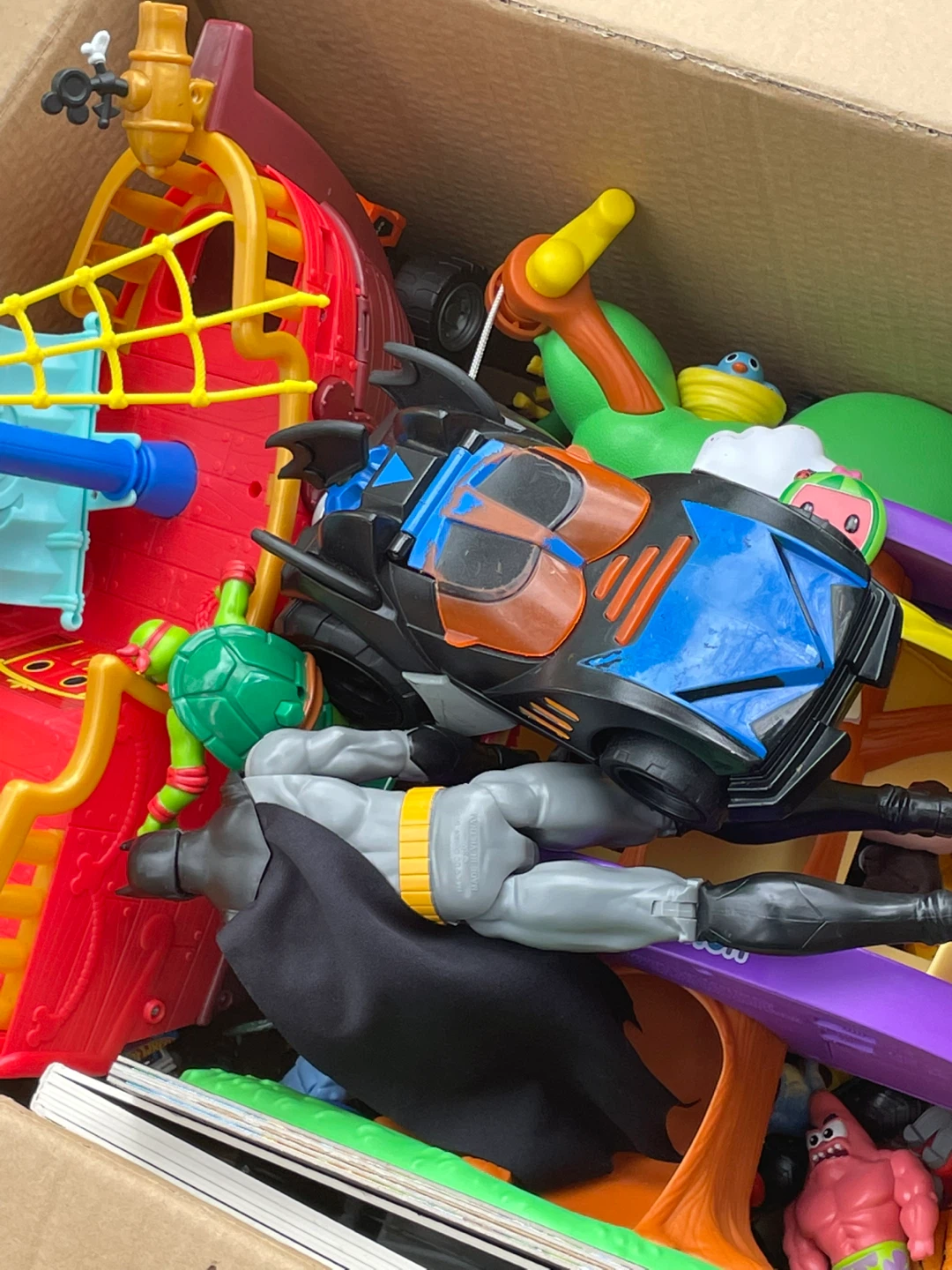 Assorted Lot of Toy Cars, Action Figures, and Playsets - photo 2