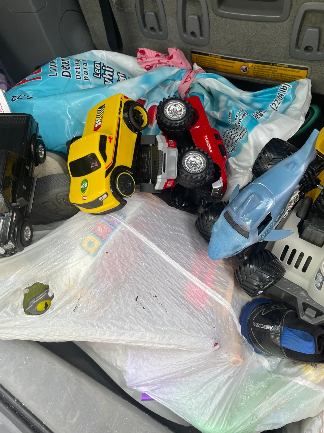 Assorted Lot of Toy Cars, Action Figures, and Playsets - photo 4