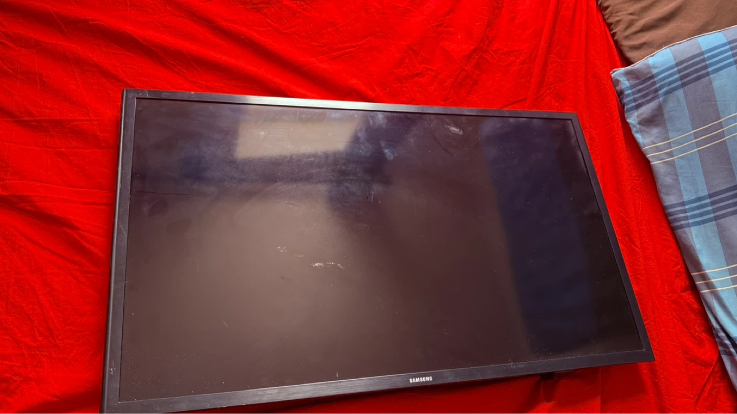 Samsung Flat Screen TV - photo 2