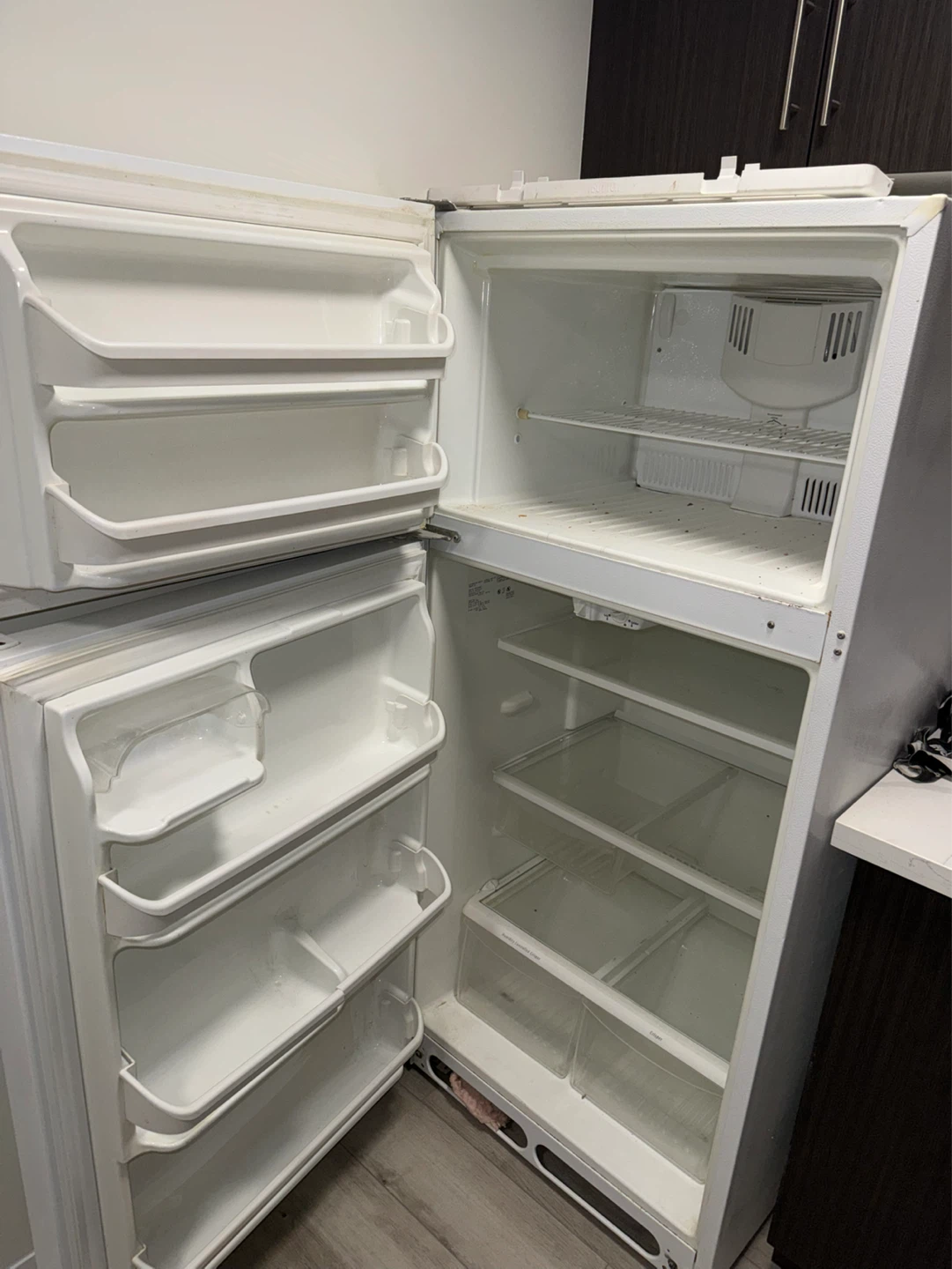 White Top Freezer Refrigerator - photo 2
