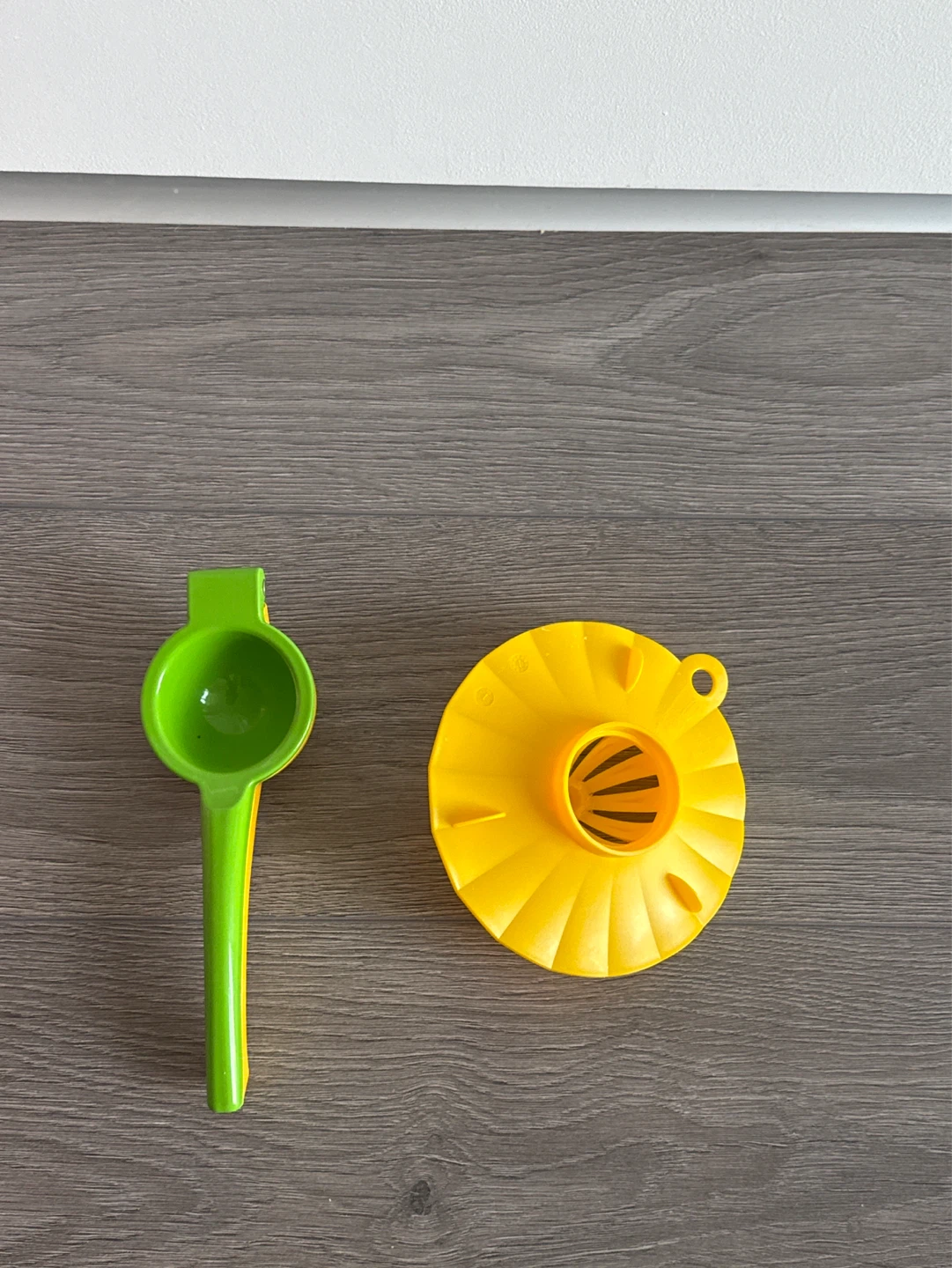 citrus squeezer and funnel with strainer