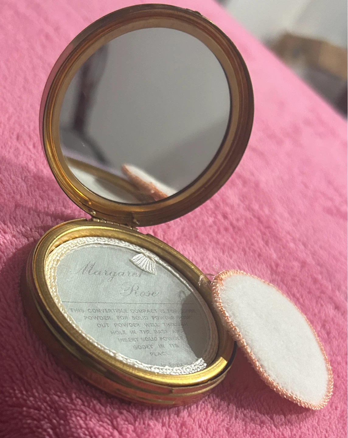 Vintage Margaret Rose Convertible Compact Made in England - photo 3