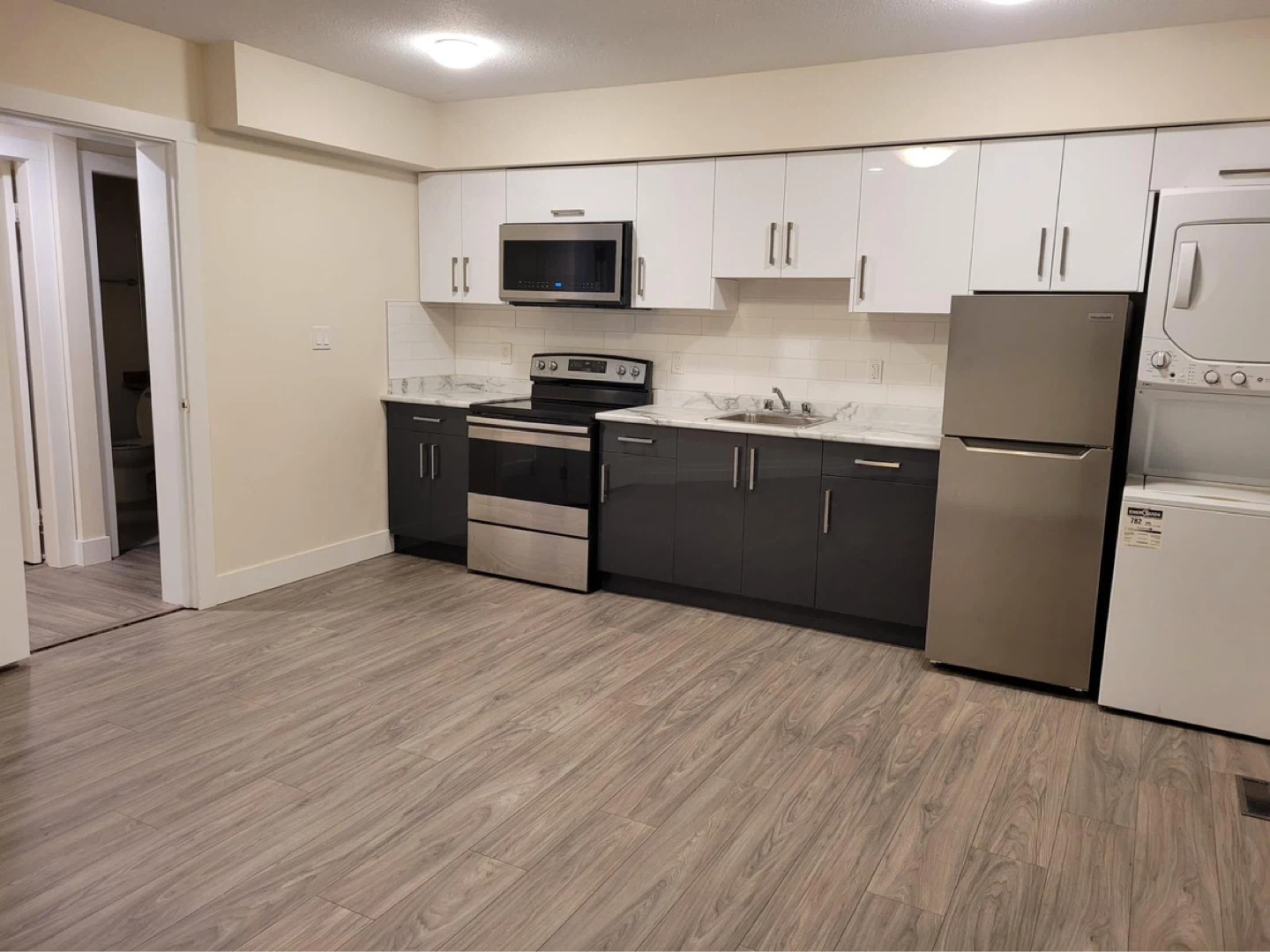 1 bedroom 1 bathroom private suite - photo 2