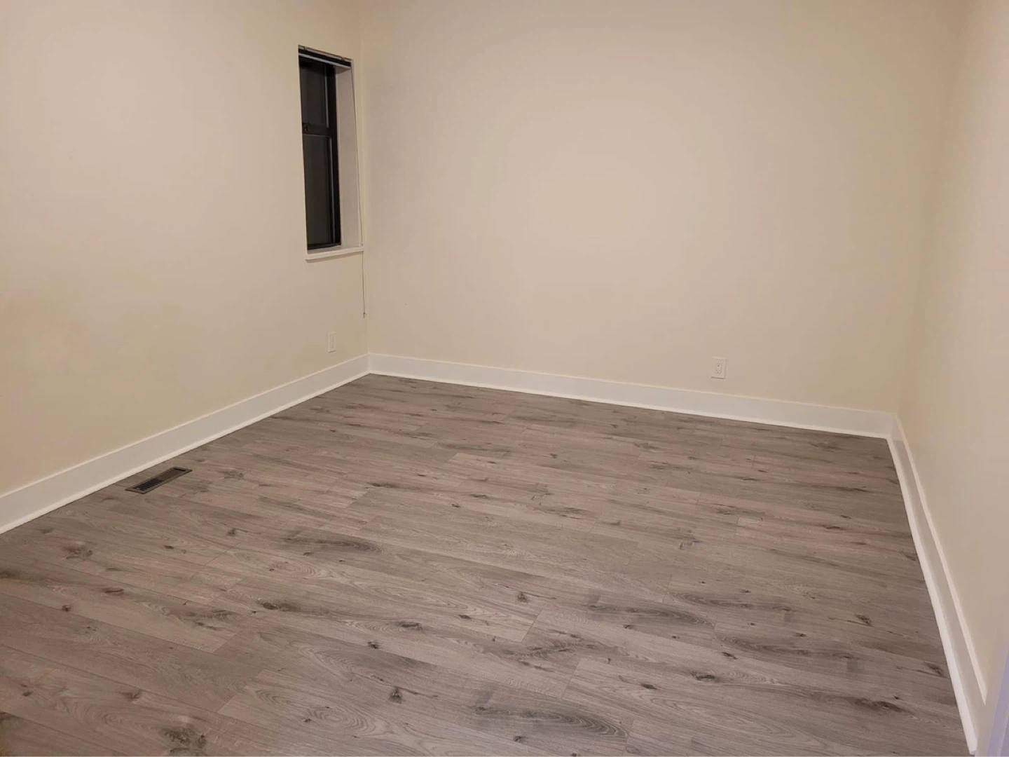 1 bedroom 1 bathroom private suite - photo 3