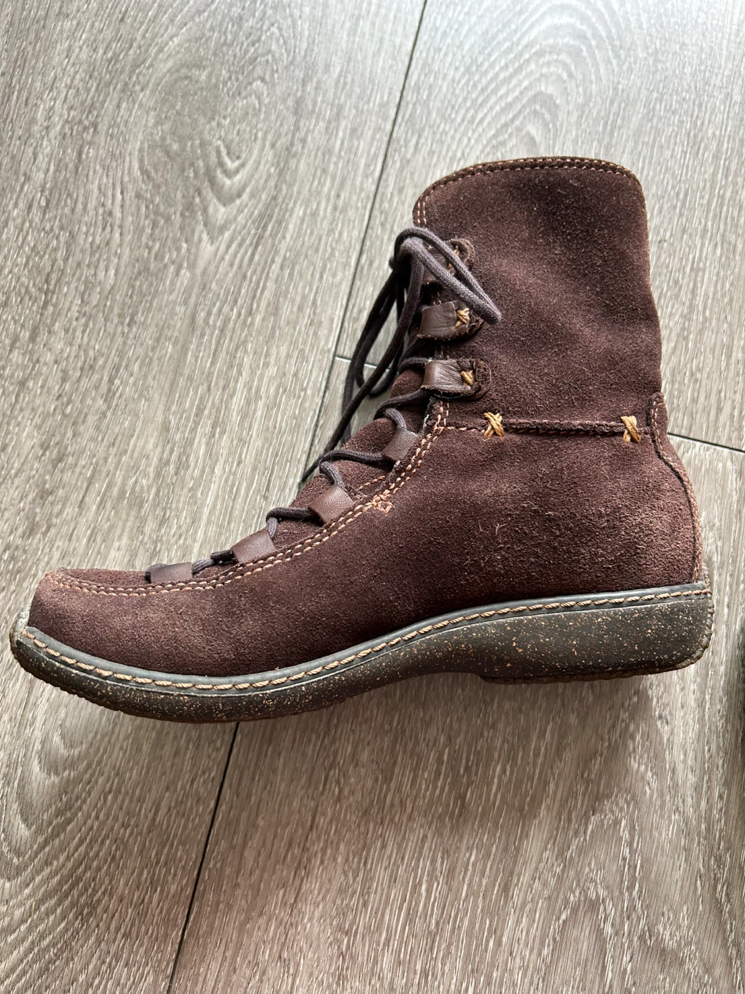 Timberland Brown Suede Lace-Up Boots - Women's Size 6.5 - photo 3